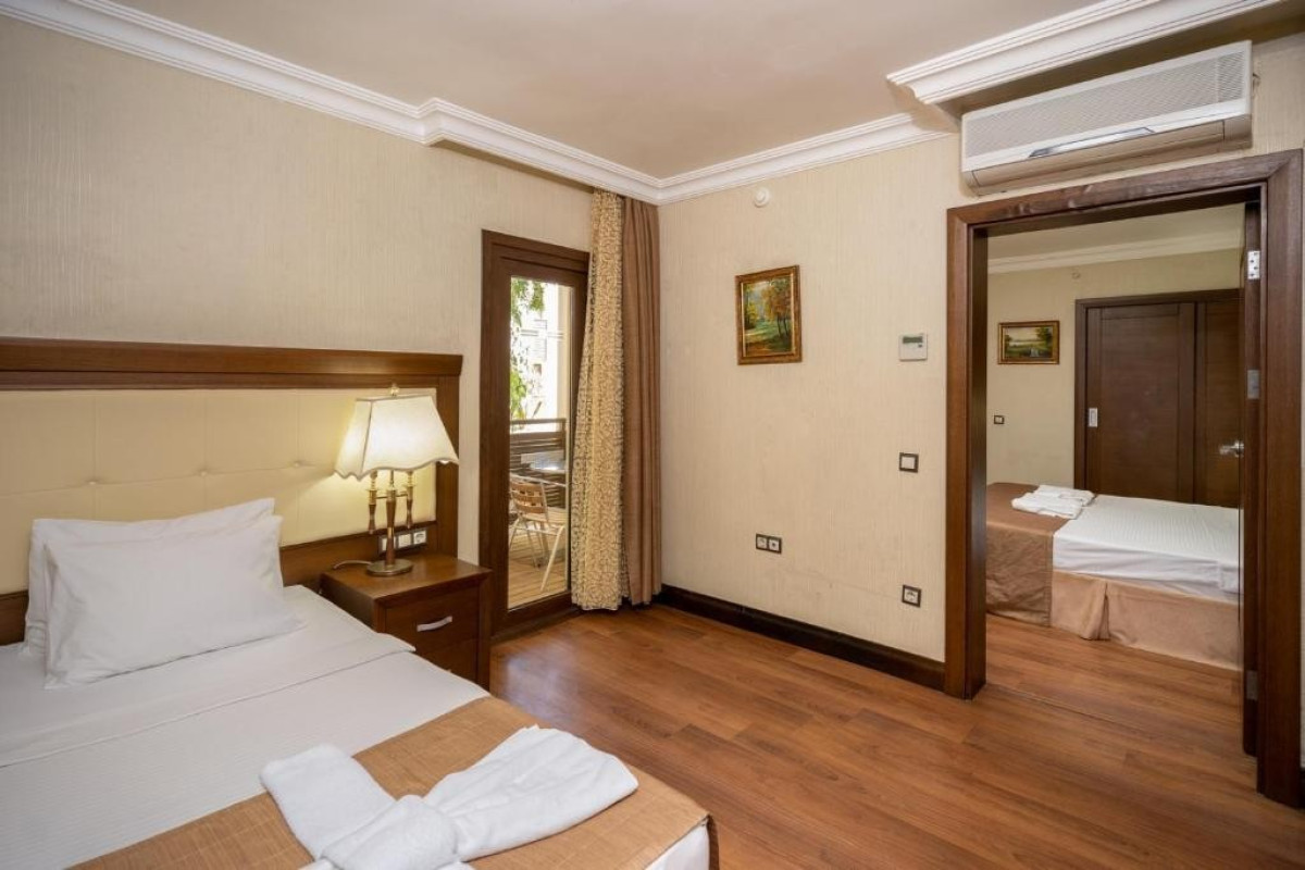 Latanya Park Resort