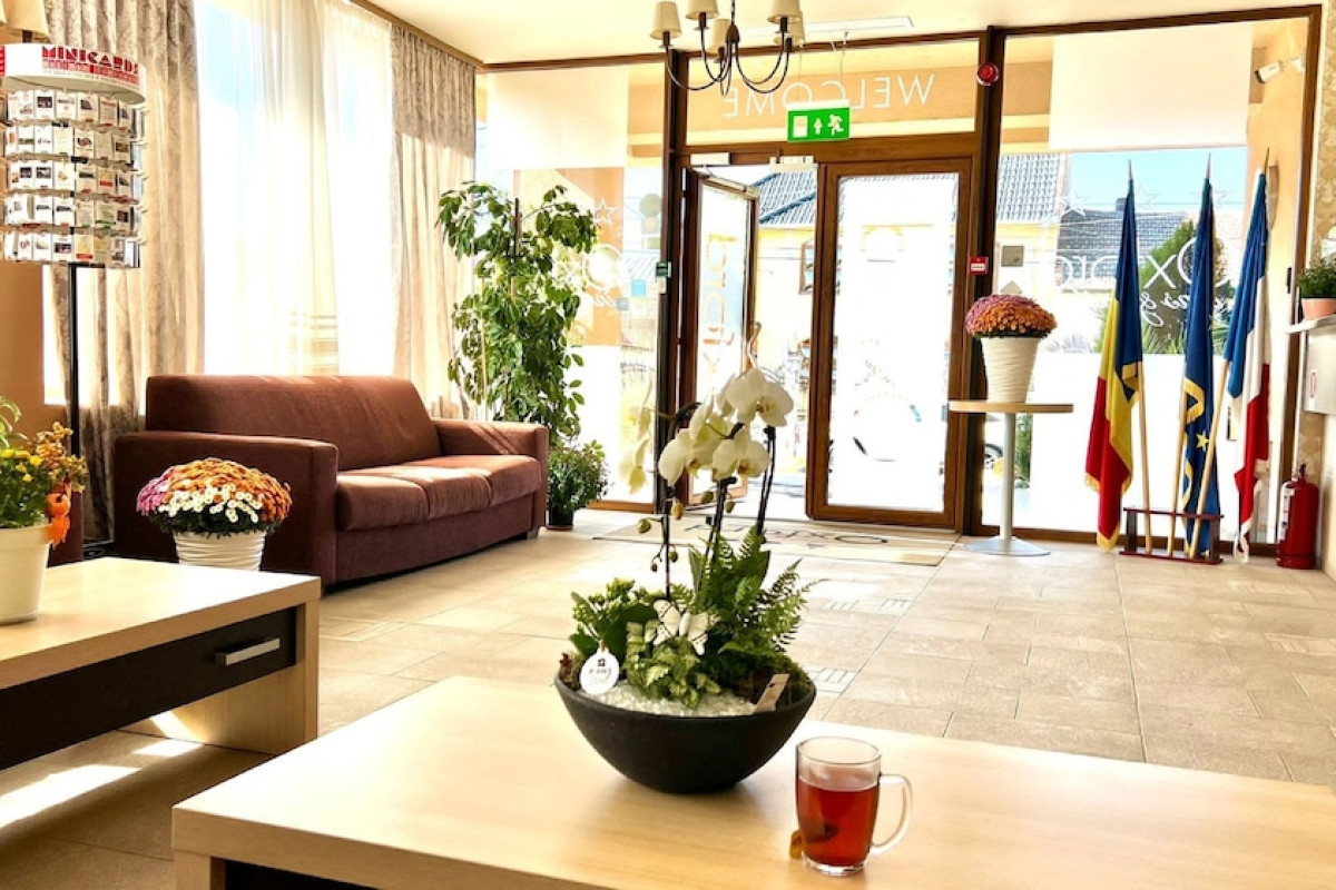OXFORD INNS  SUITES