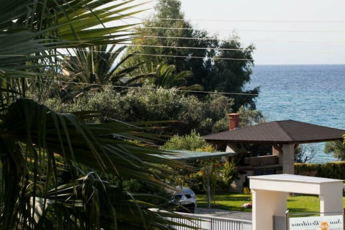 Sun Residence - Seaside Hotel  Suites