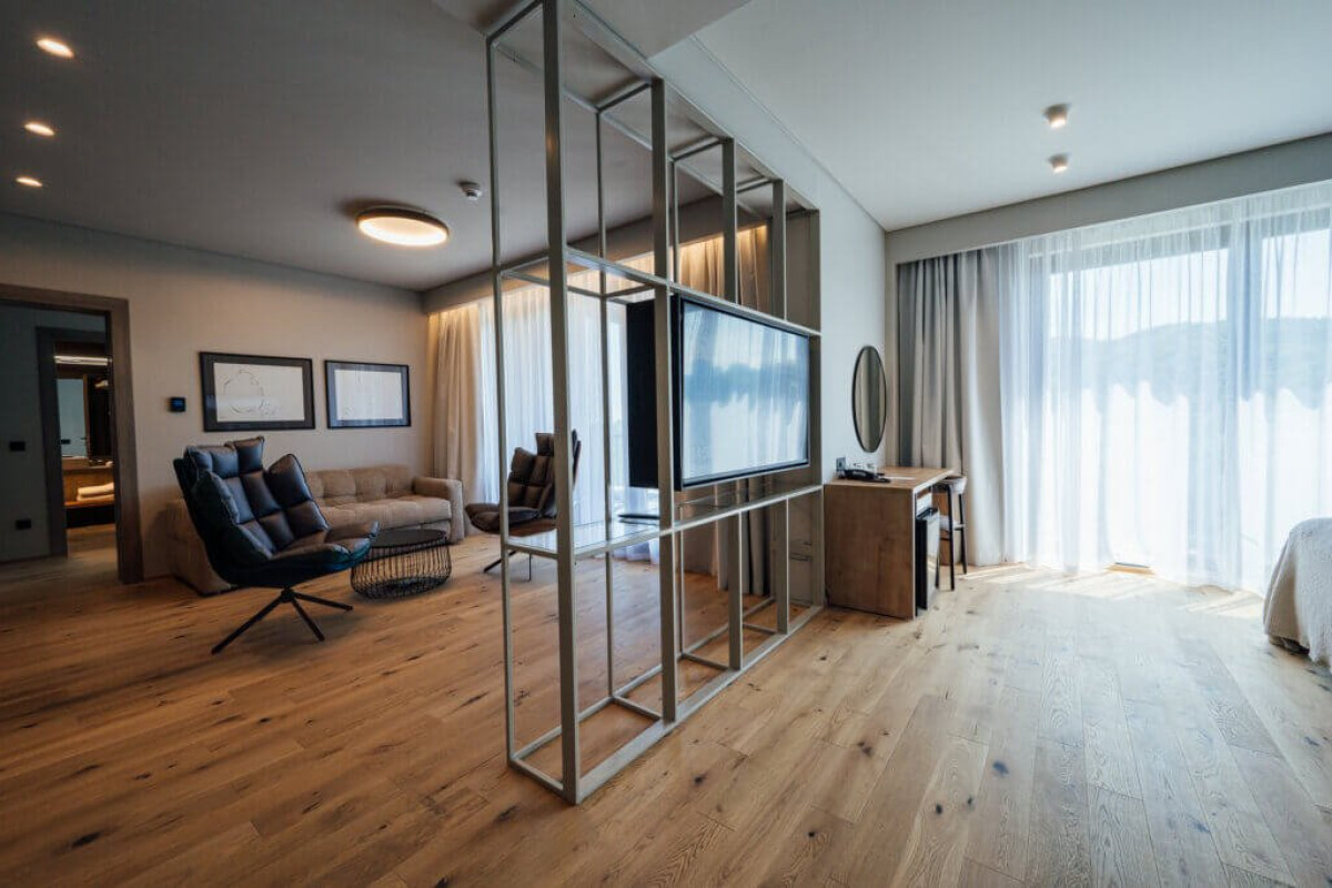 PEAKTURE HOTEL