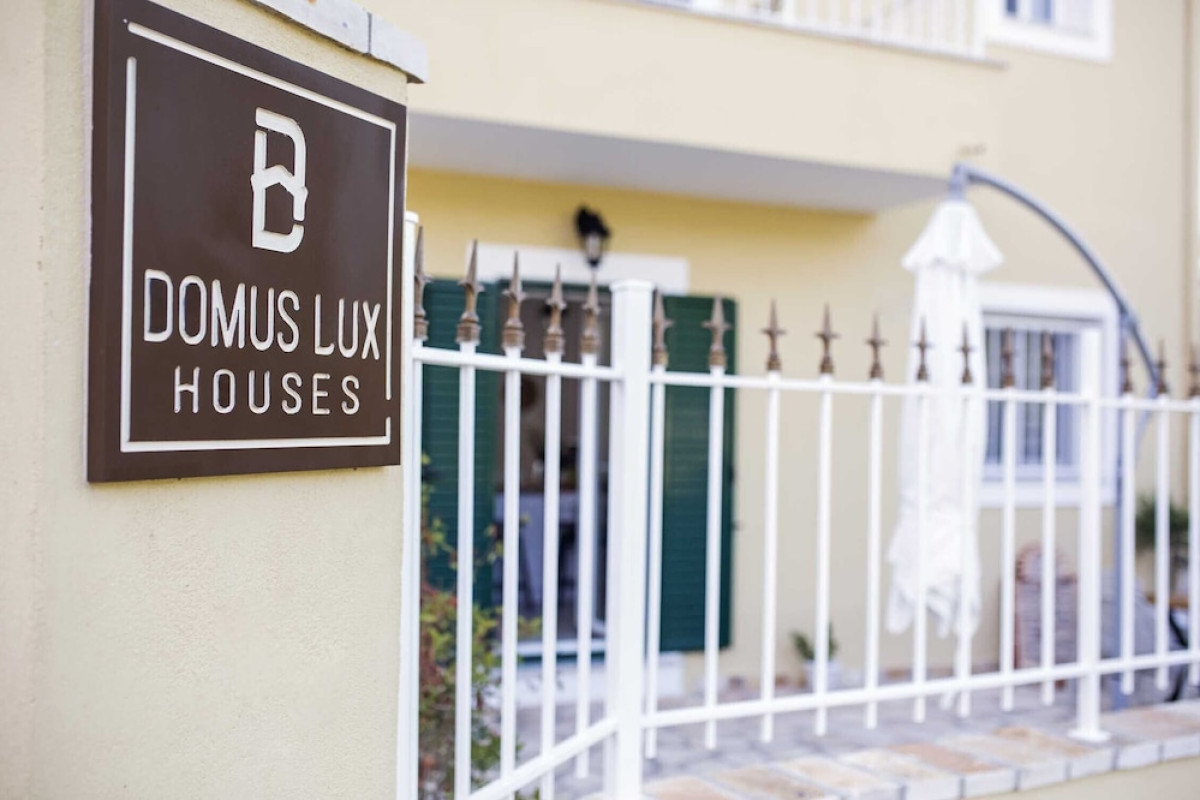 DOMUS LUX HOUSES BY KONNECT