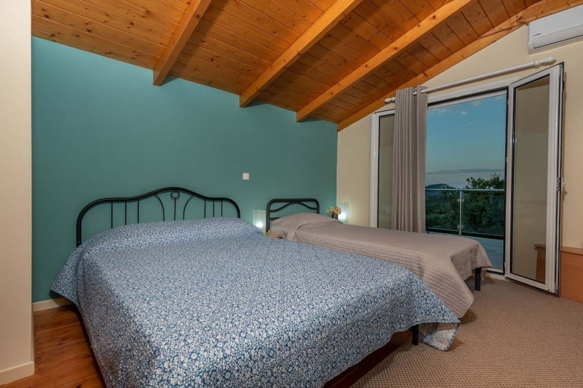 BEAUTIFUL HOUSE WITH PRIVATE POOL, PRIVACY AND SEA VIEW, NEAR Z