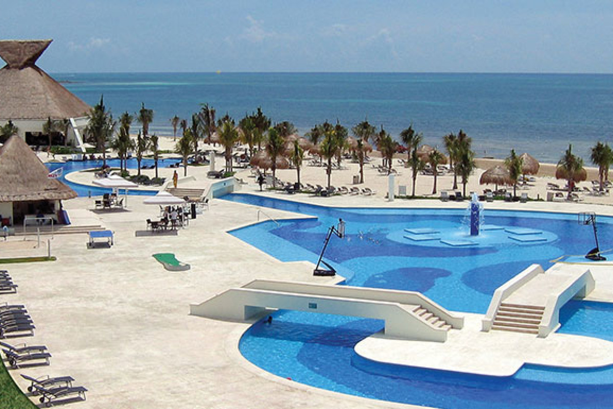 BlueBay Grand Esmeralda