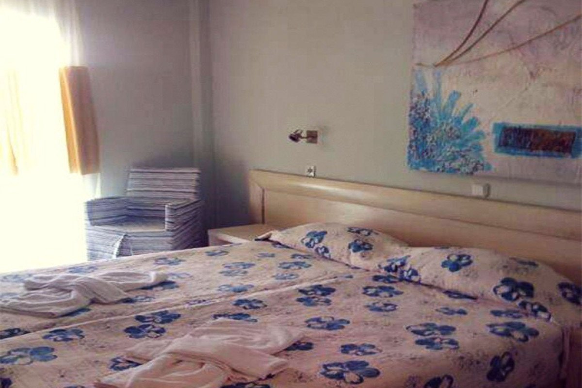 Iraklis Apartments  Keys