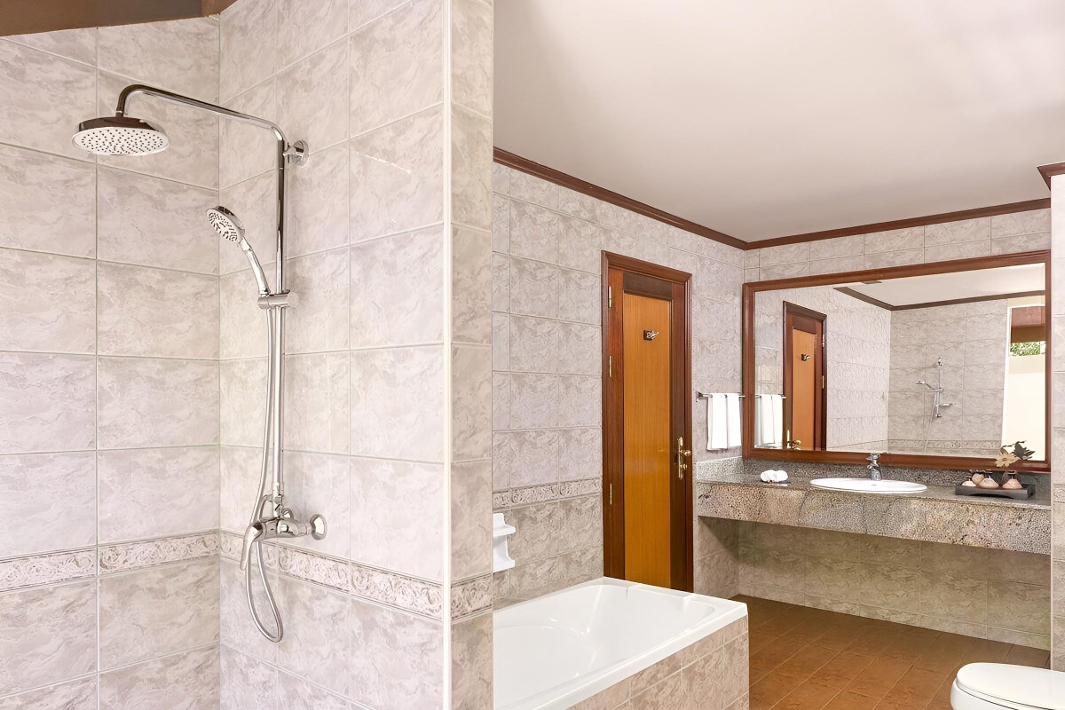 Royal Island Resort & Spa
