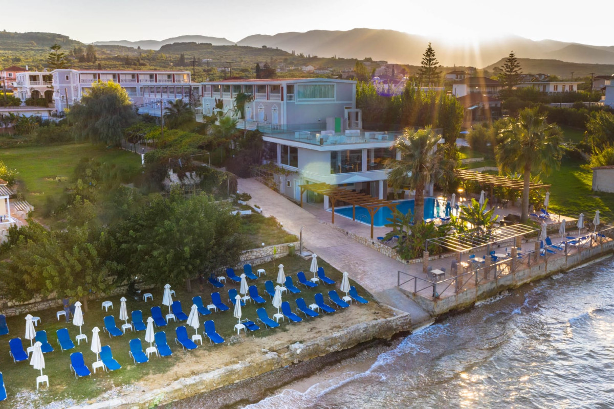 Belussi Beach Hotel & Suites