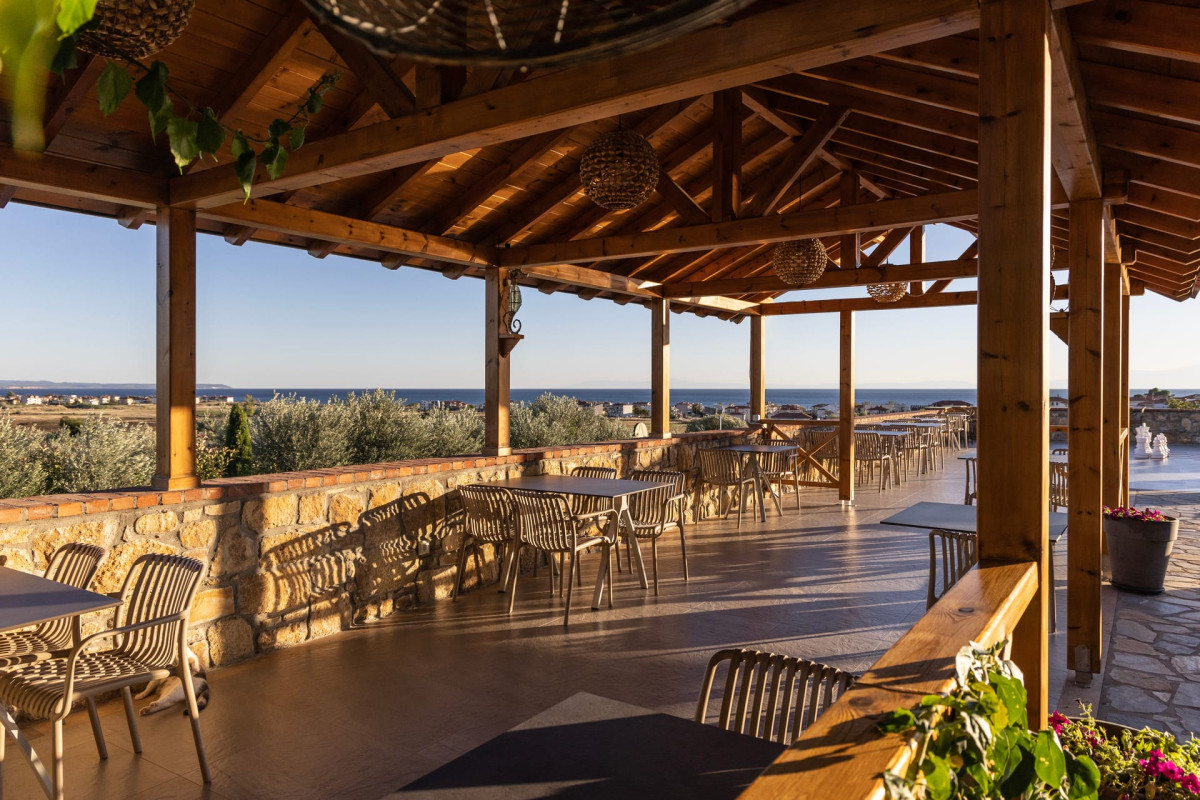 Akrolithos Luxury Suites