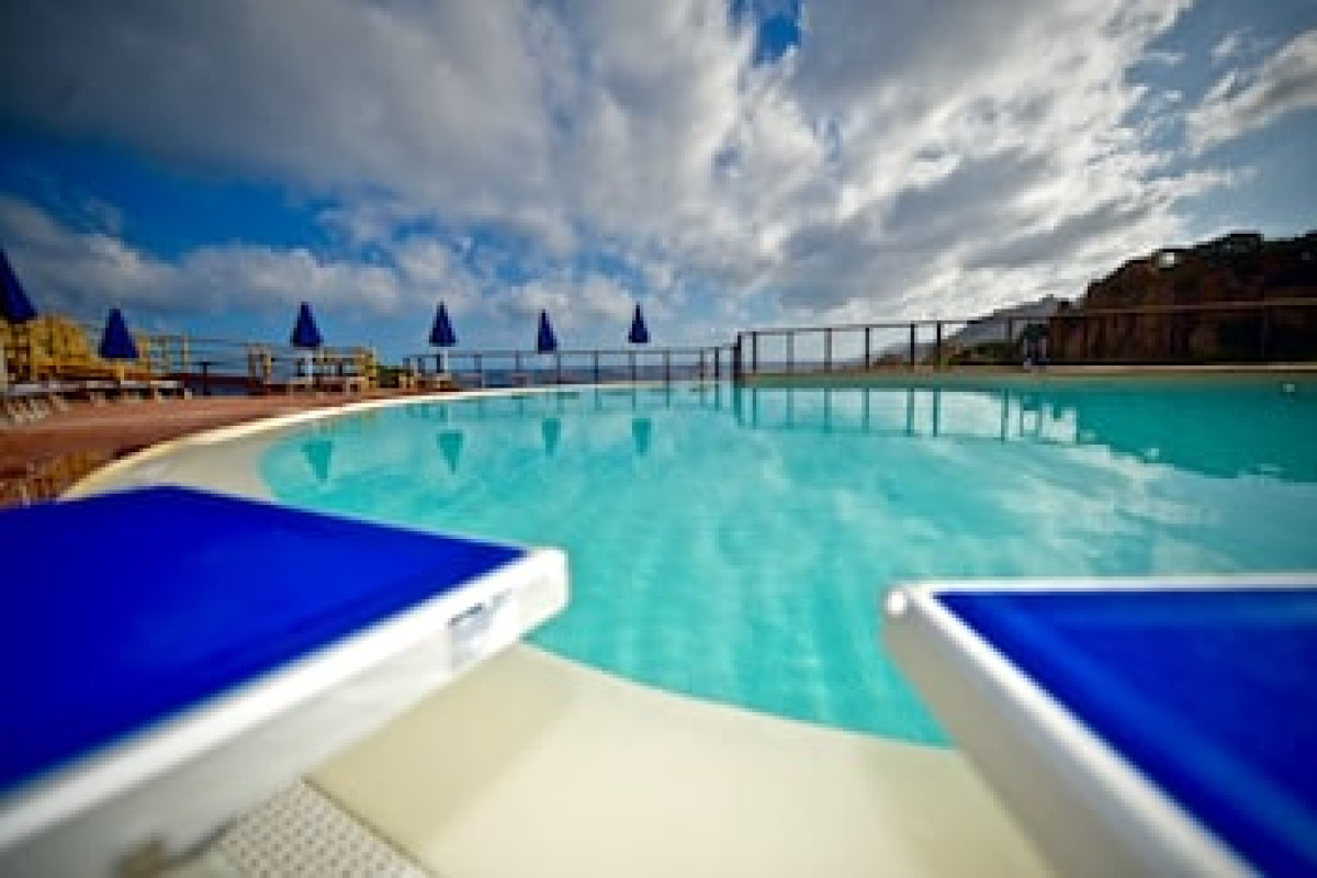 COSTA PARADISO