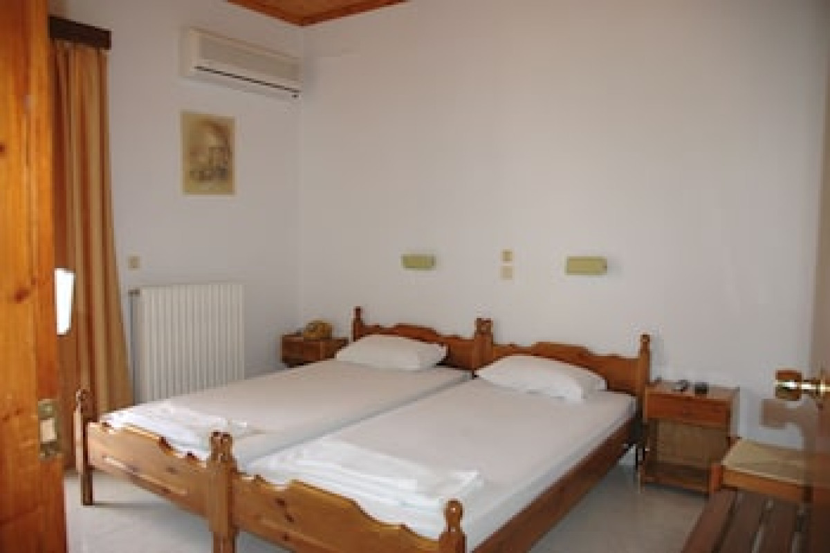 IONIS HOTEL