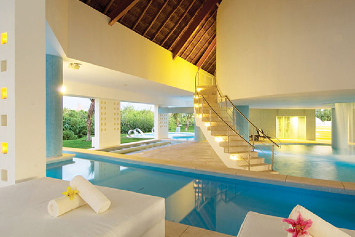 BlueBay Grand Esmeralda