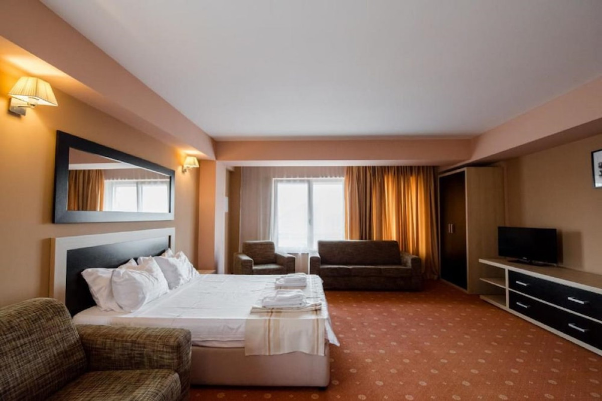 OXFORD INNS  SUITES