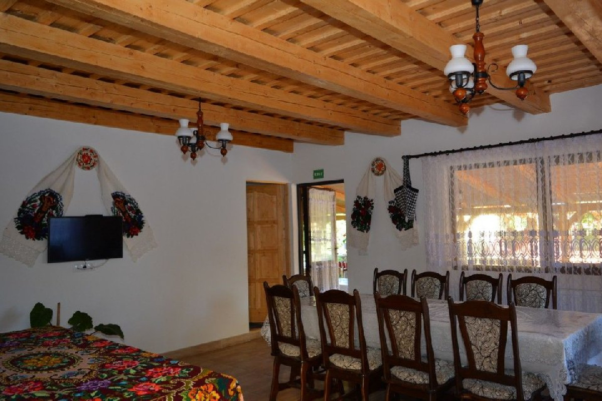 CASA MARAMURESEANA LARISA