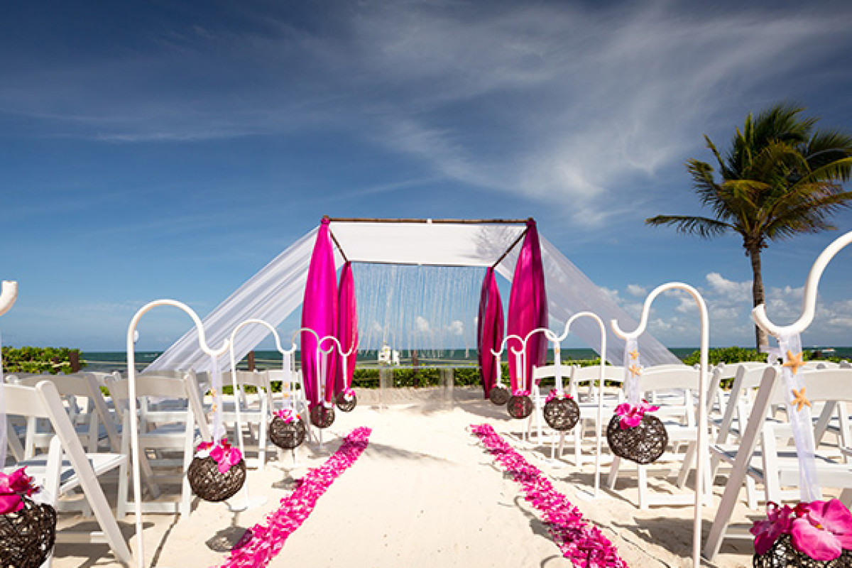 BlueBay Grand Esmeralda