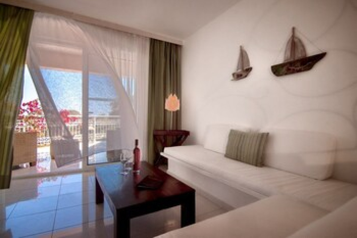 GERAKAS BELVEDERE HOTEL amp; LUXURY SUITES