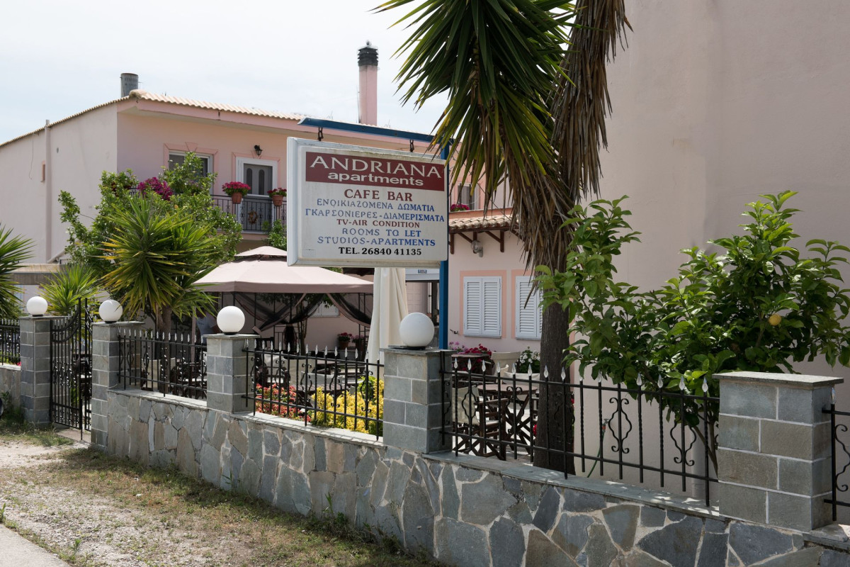 ANDRIANNA APARTMENTS