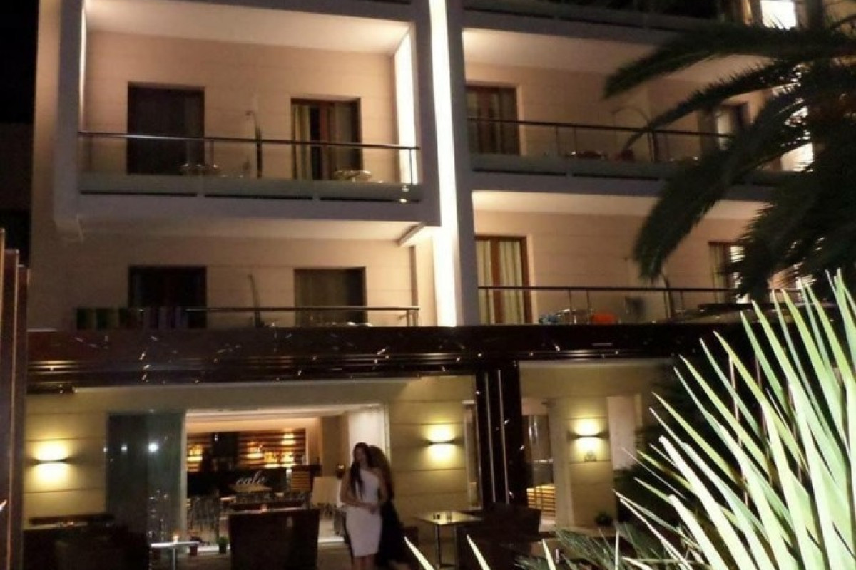 DEVES HOTEL