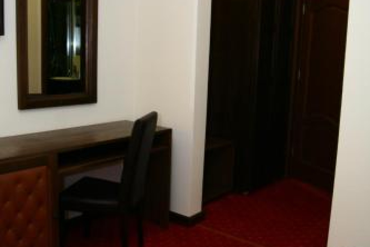 CITY HOTEL
