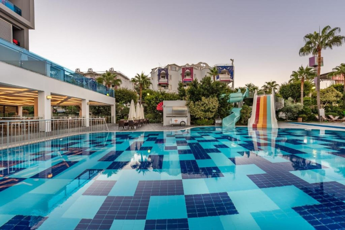 White City Beach Hotel