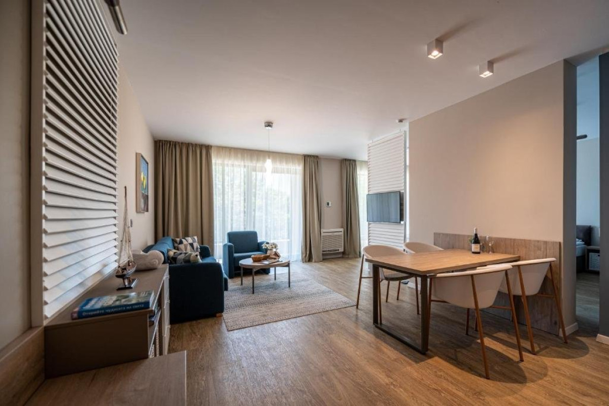 ROMANCE FAMILY SUITES
