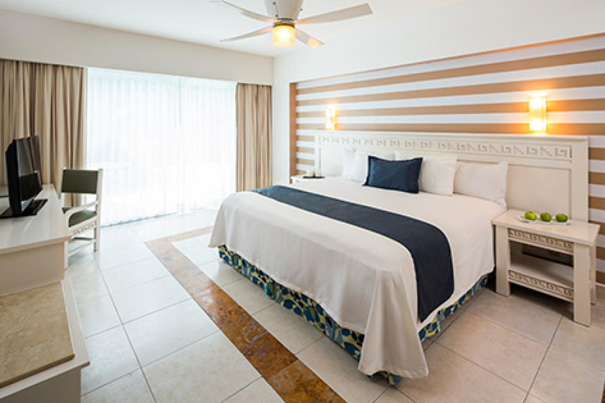 BlueBay Grand Esmeralda