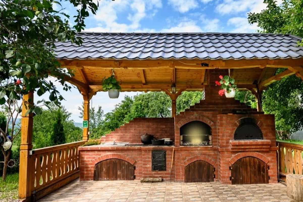 CASA MARAMURESEANA LARISA