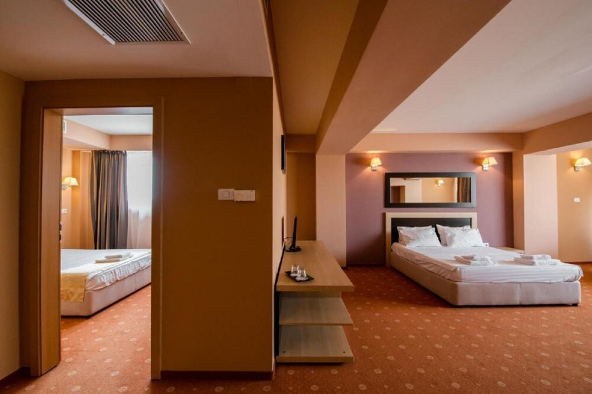 OXFORD INNS  SUITES