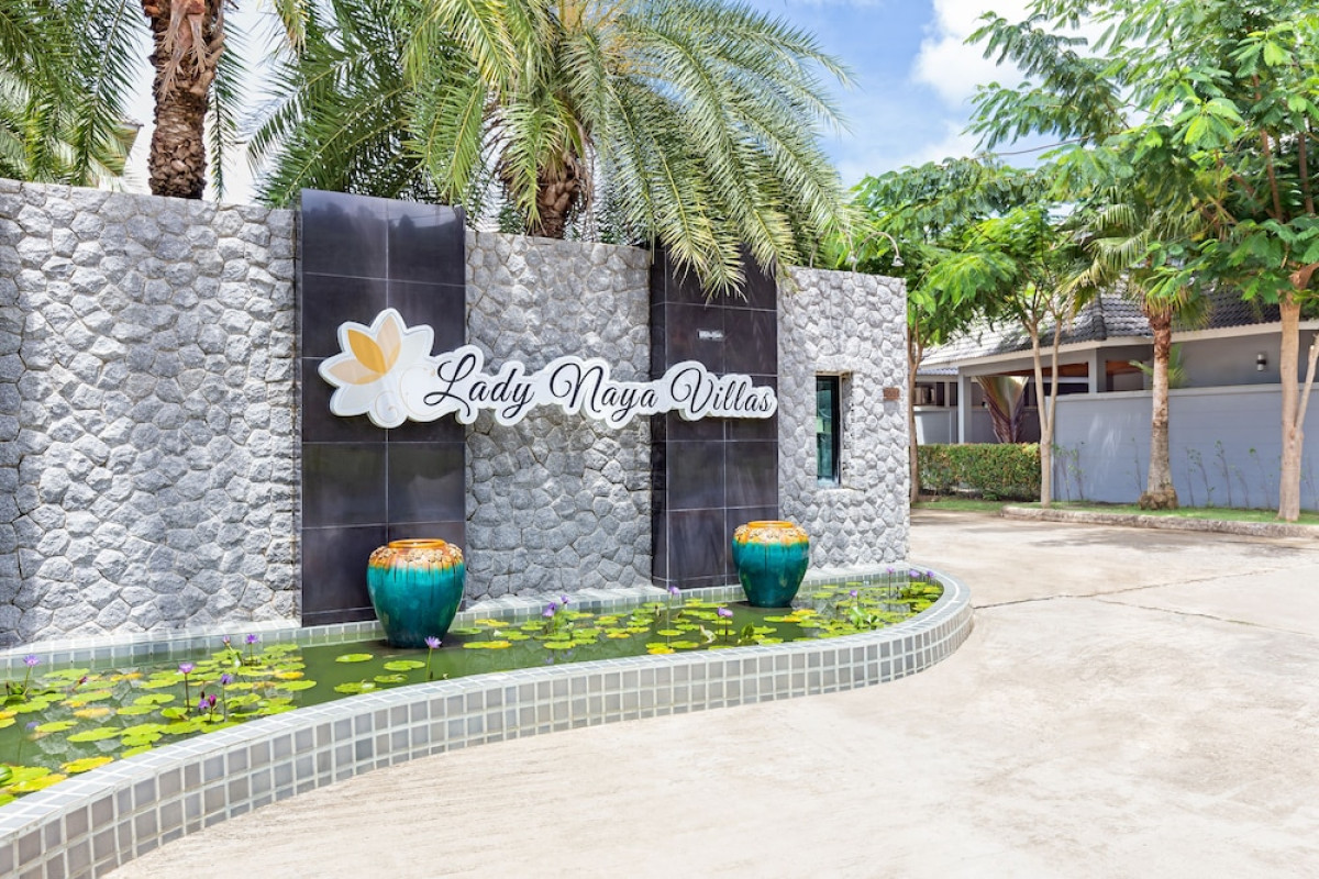 LADY NAYA VILLAS