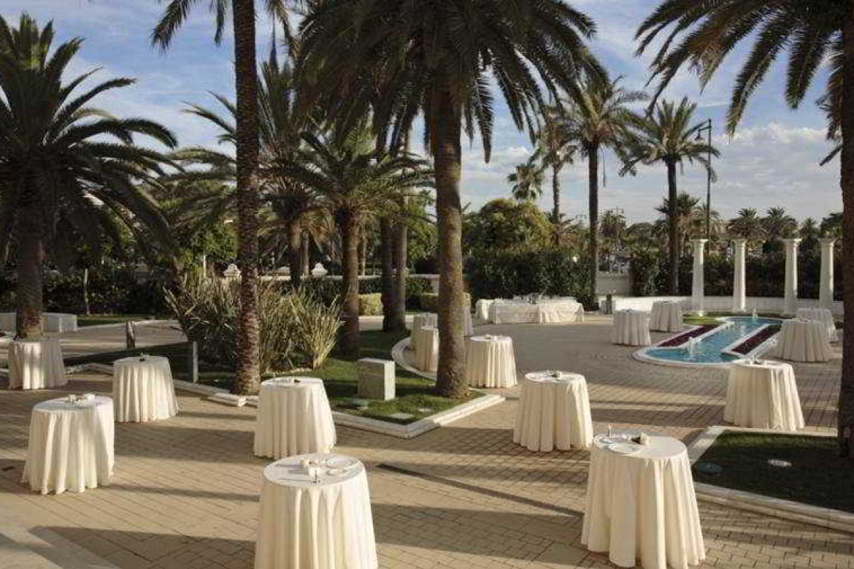 Las Arenas Balneario Resort