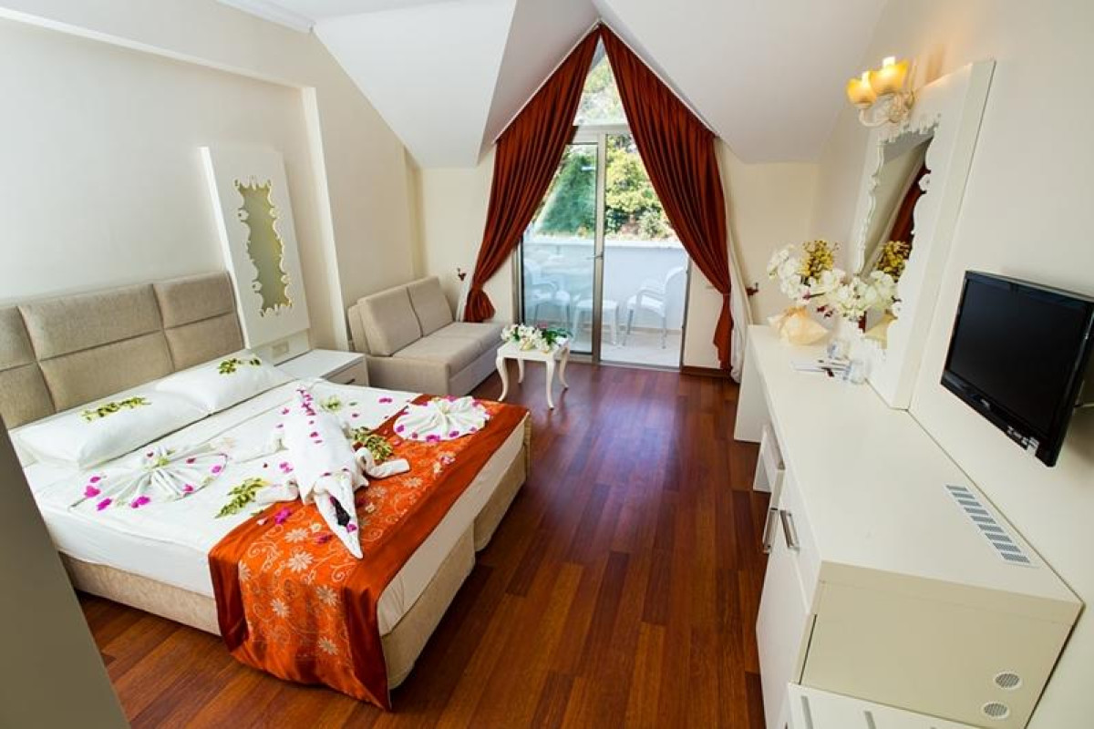 GRAND MIRAMOR HOTEL