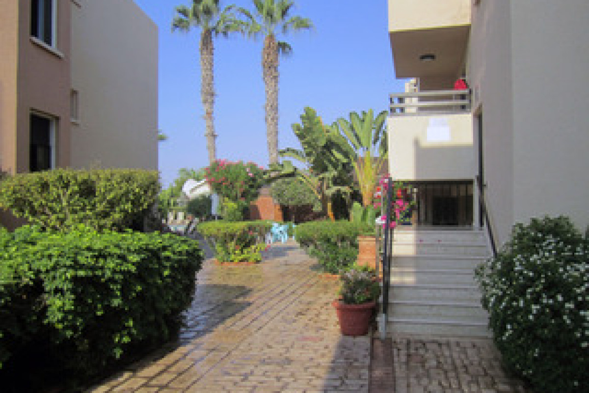 SENATOR HOTEL APARTMENTS - ADULTS ONLY