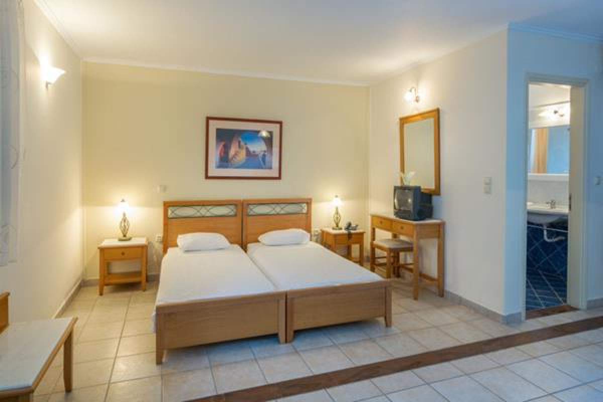 Kyveli Apartments (Vrodathos)