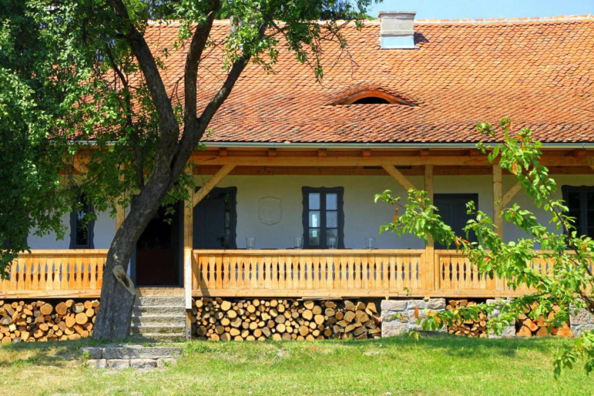 DOBRICA HUNTING LODGE