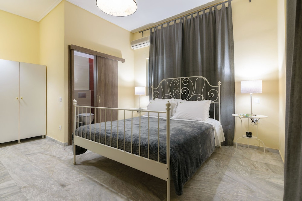 DENISE STUDIOS AND APARTMENTS