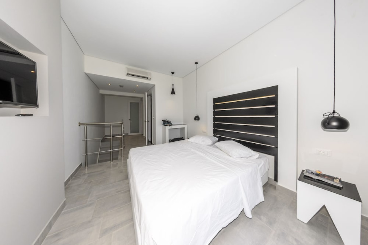 BELUSSI EXCLUSIVE SUITES ADULTS ONLY