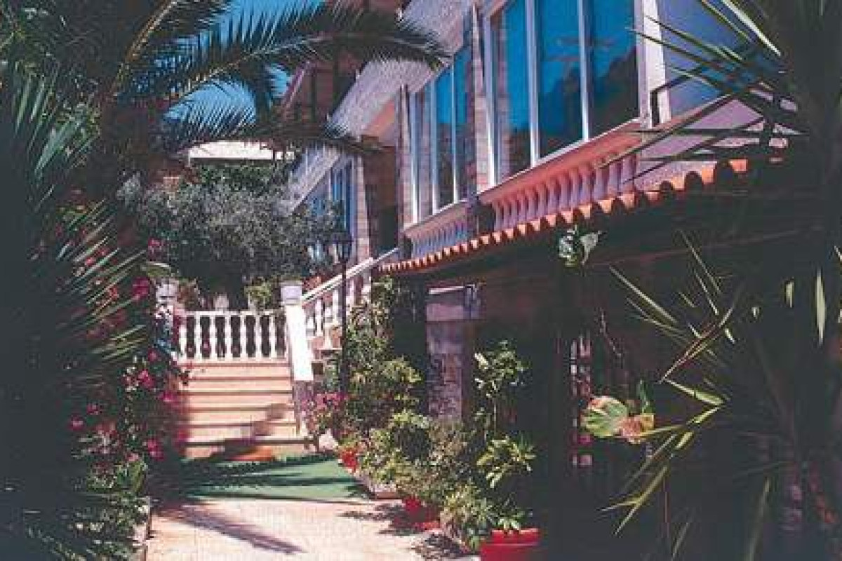 Tolo Hotel (Tolo)