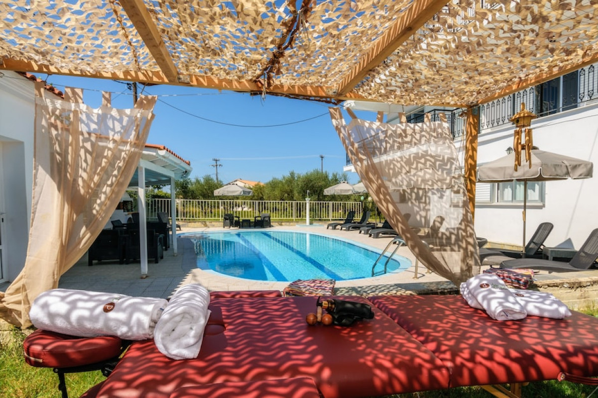 DENISE STUDIOS AND APARTMENTS