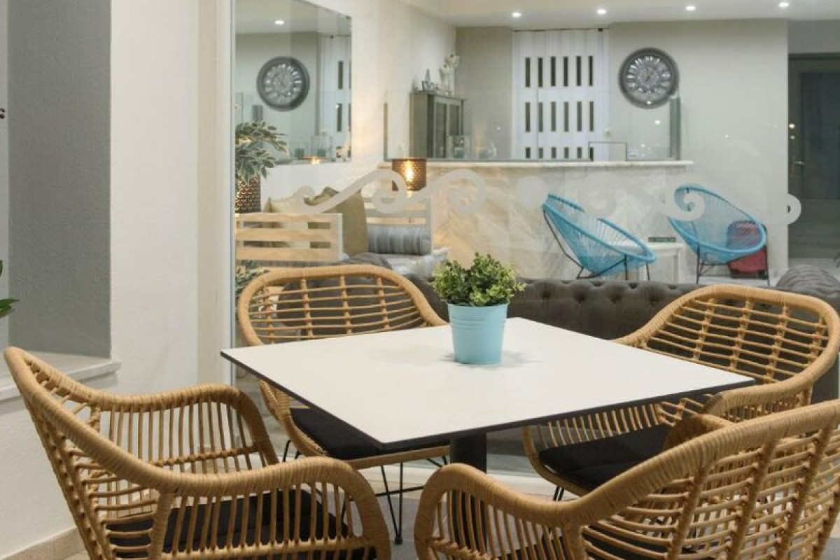 Aqua Beachfront Hotel