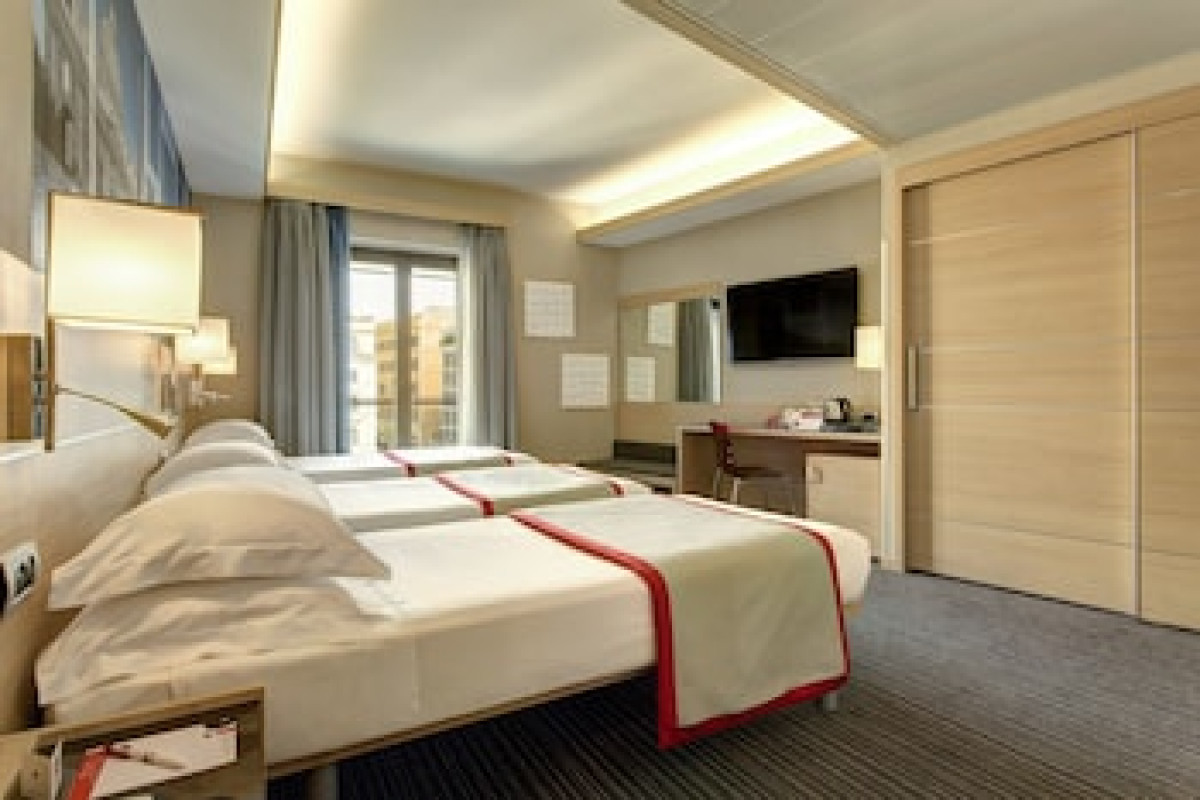 iQ Hotel Roma