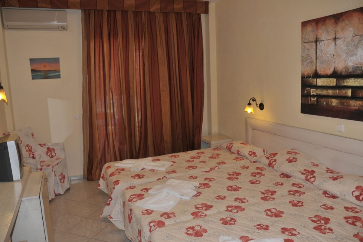 Iraklis Apartments  Keys
