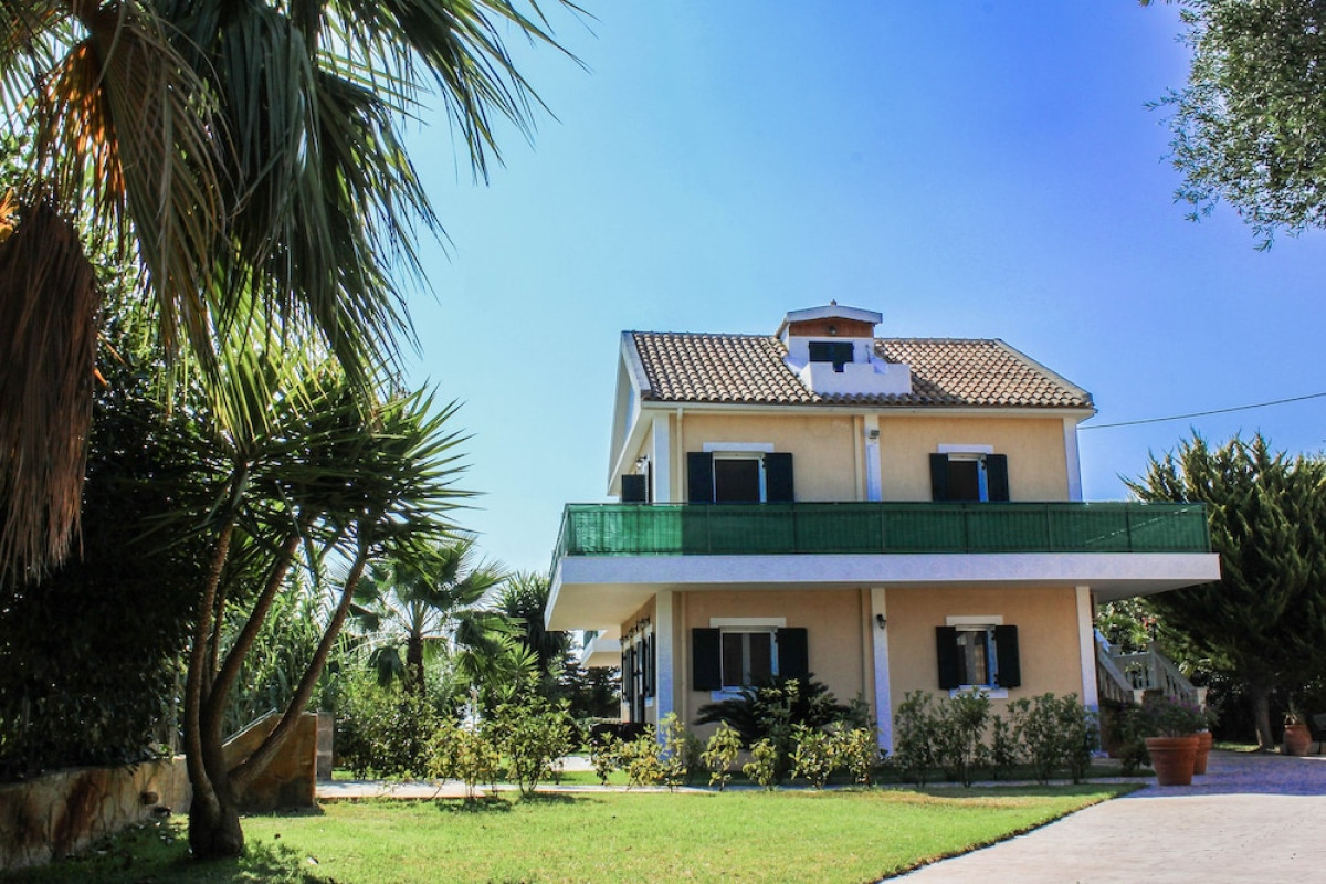 THEROS RETREAT