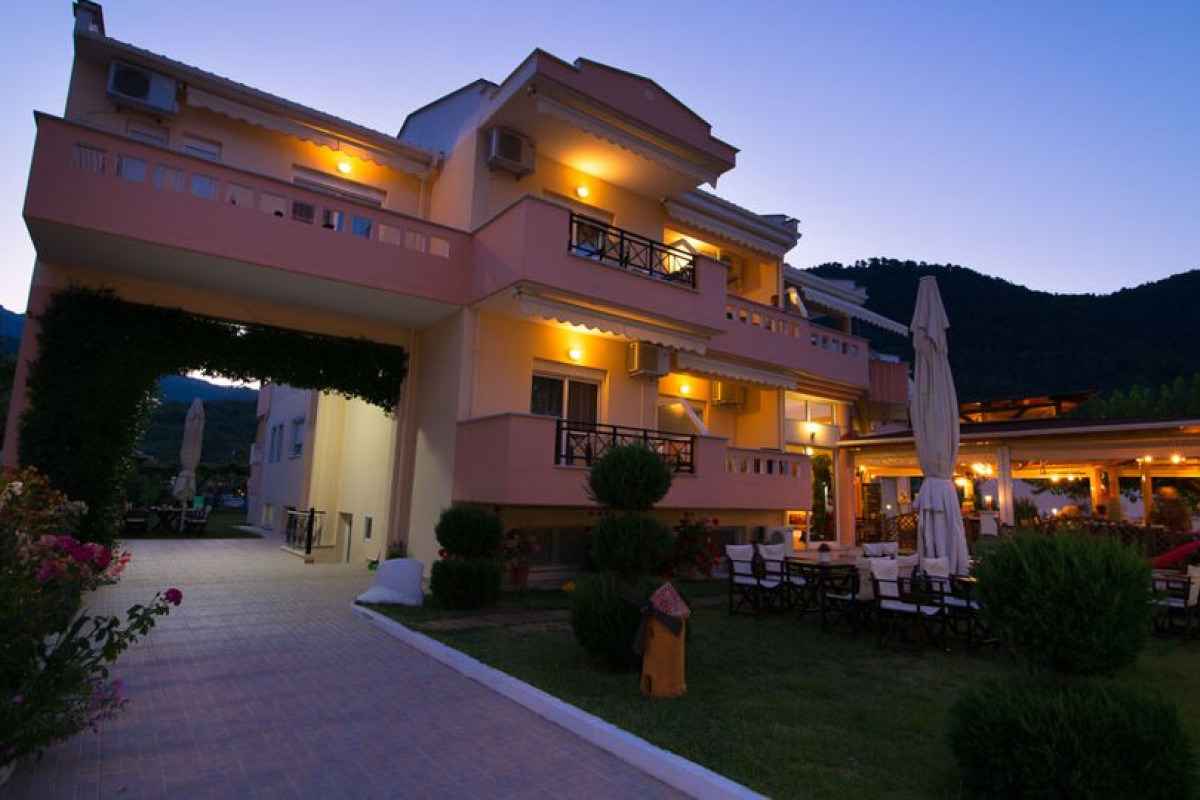 NIKOLAS STUDIOS