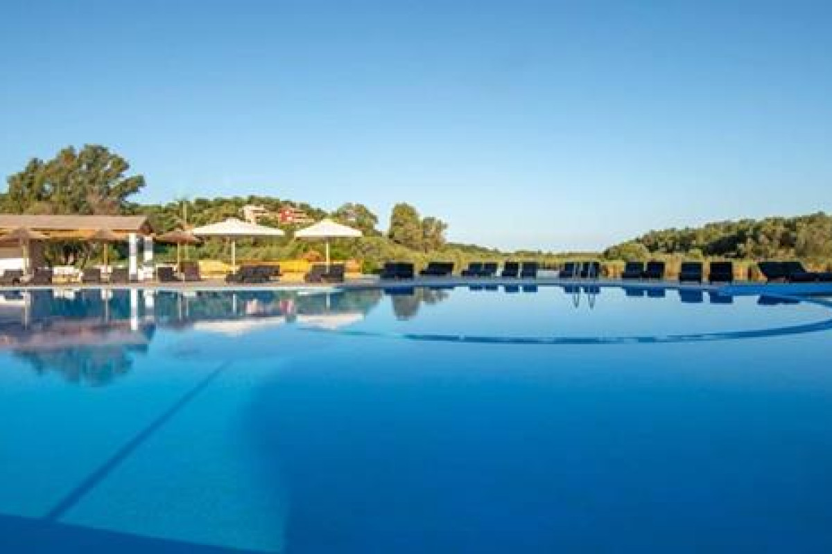 Ninos Laguna Holiday Resort