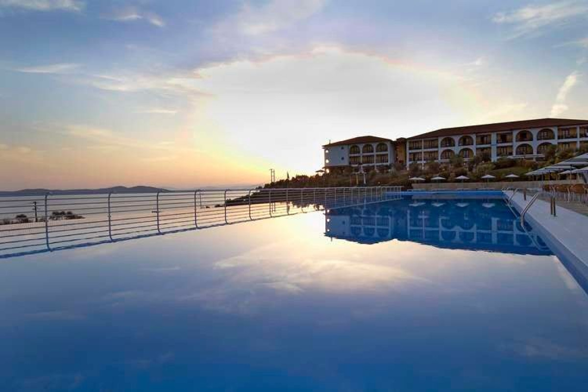 Akrathos Beach Hotel