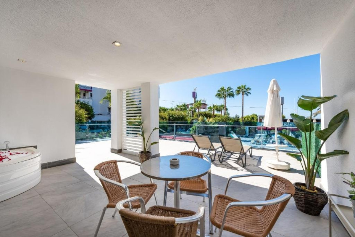 White City Beach Hotel