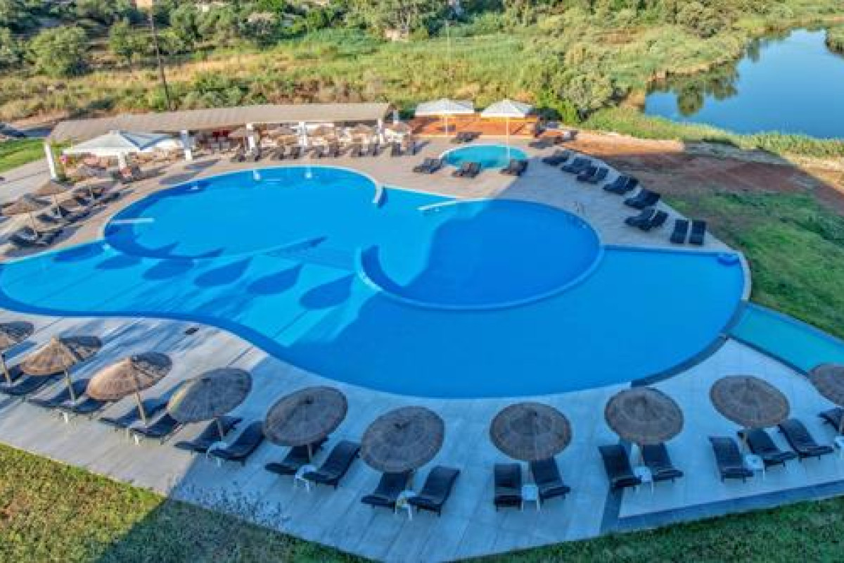 Ninos Laguna Holiday Resort