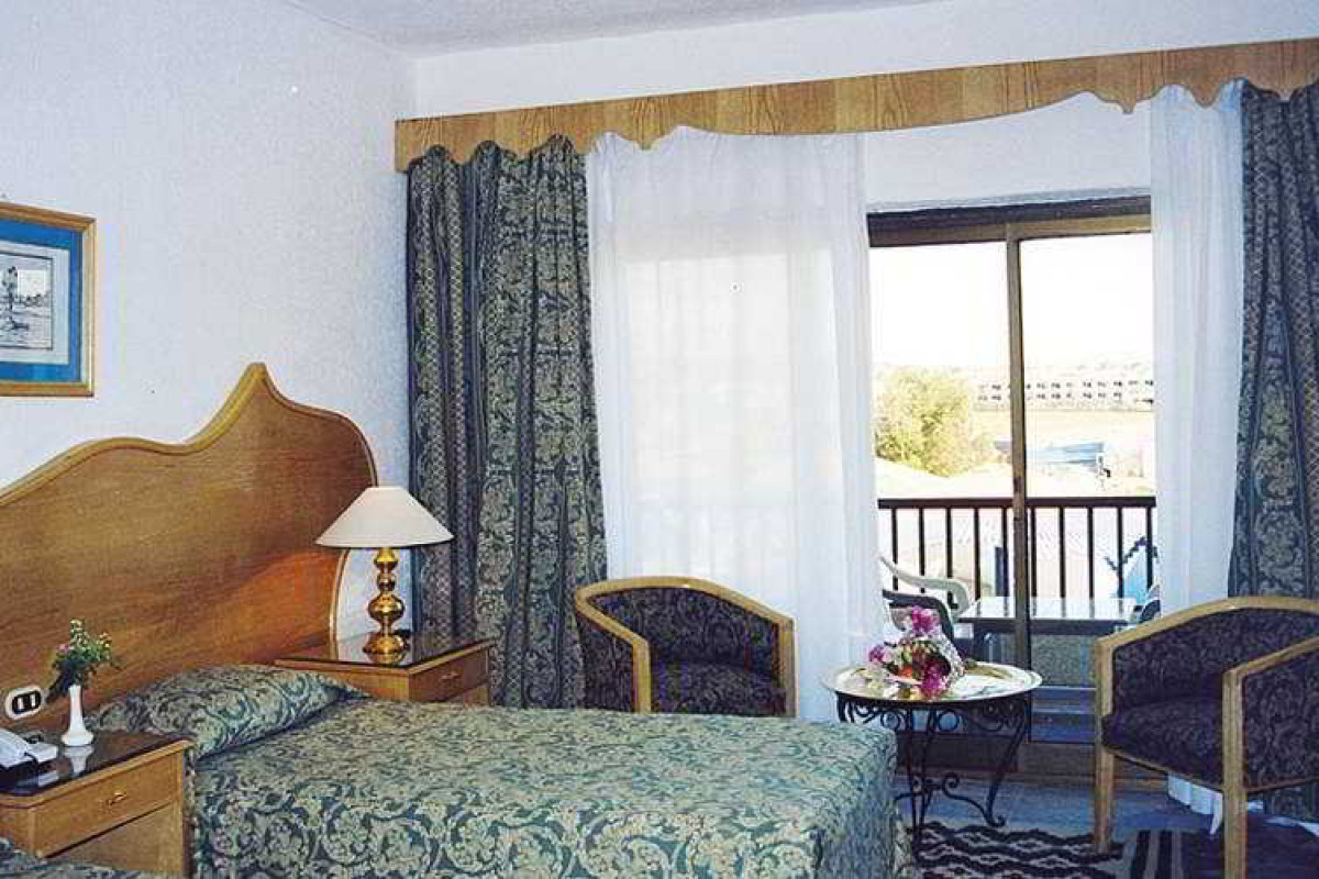 TURQUOISE BEACH HOTEL