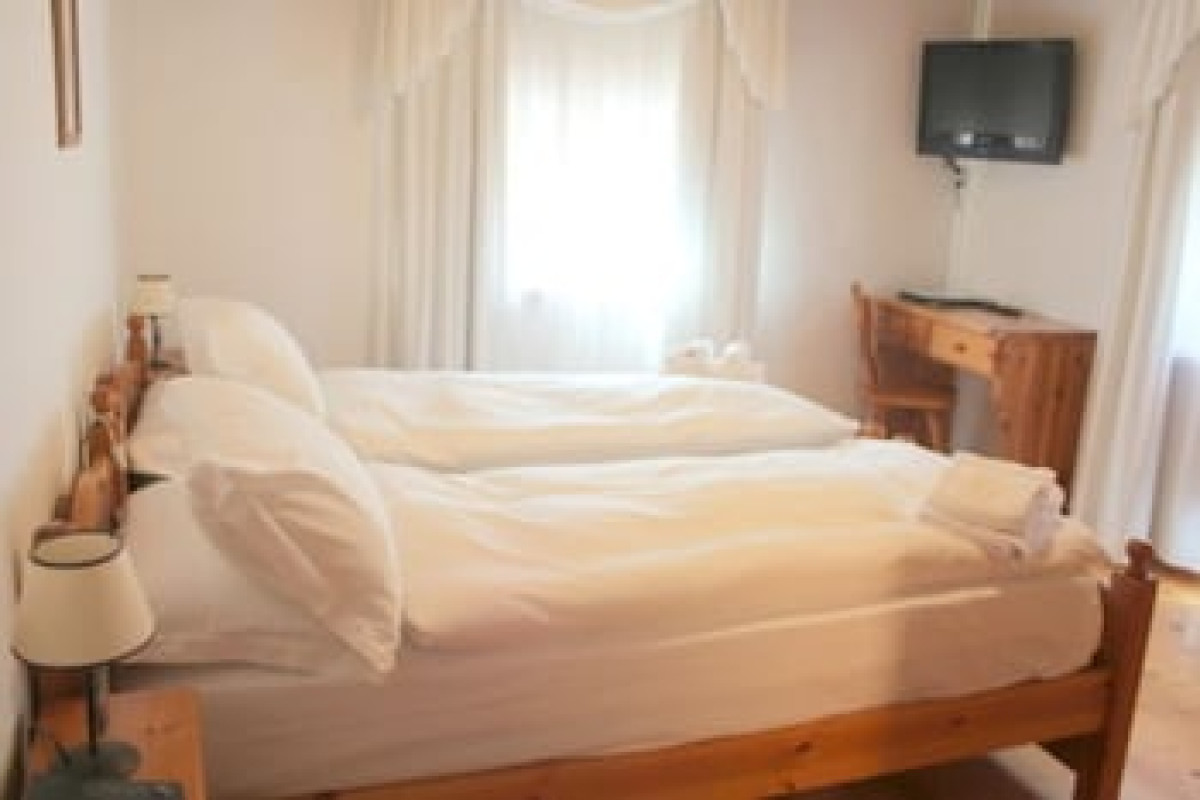 HOTEL ROYAL