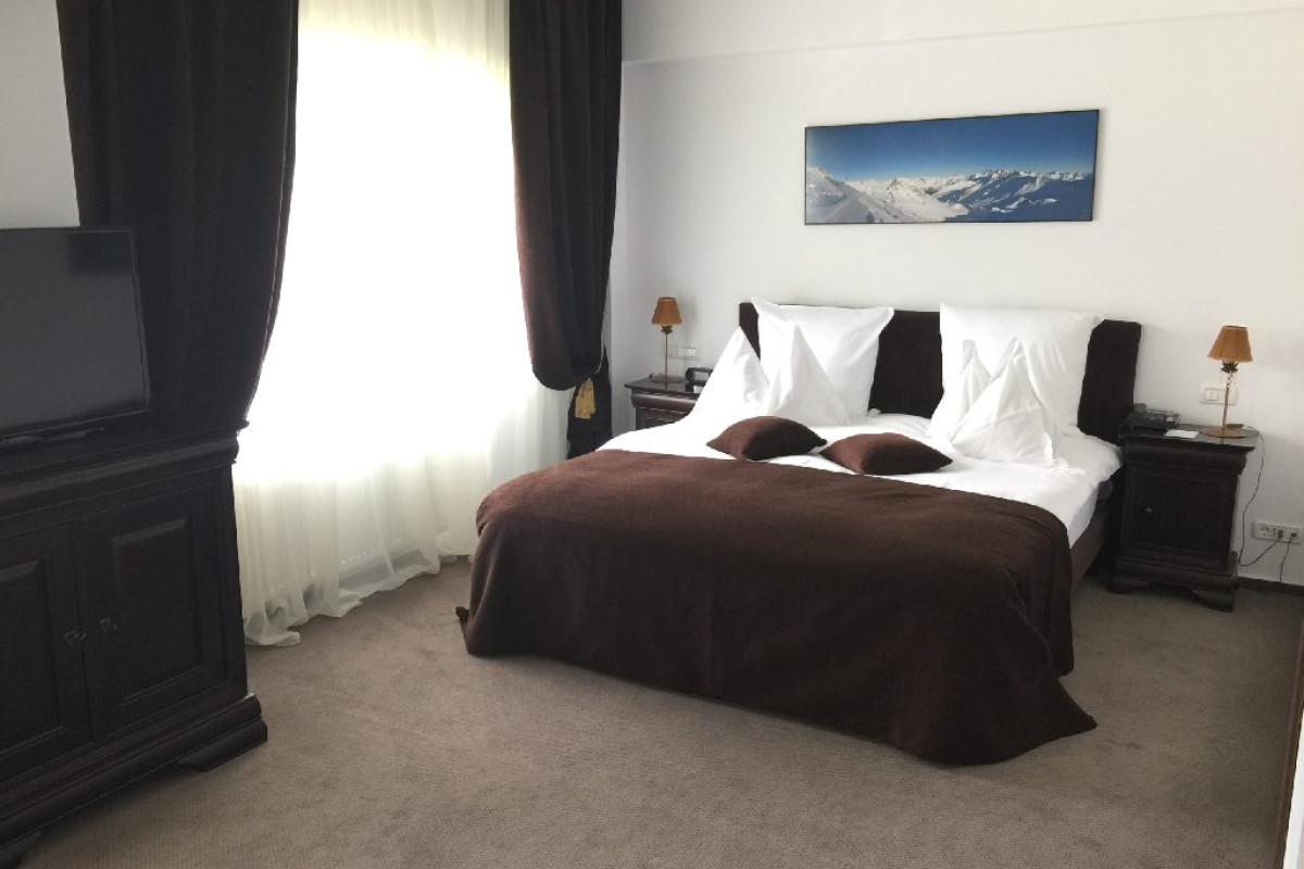 HOTEL PESTERA. - Moroeni - Parcul Natural Bucegi - Cota 1610
