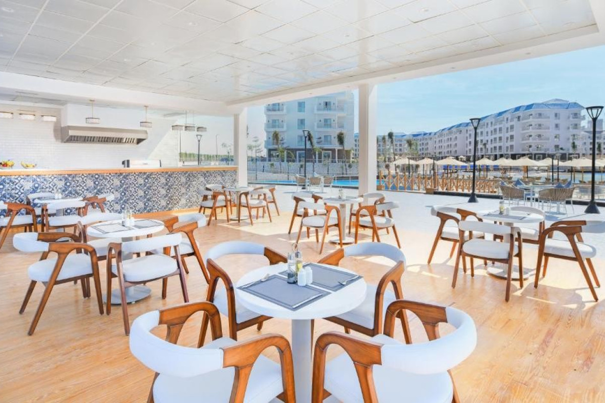 Azur One Eleven Hotel