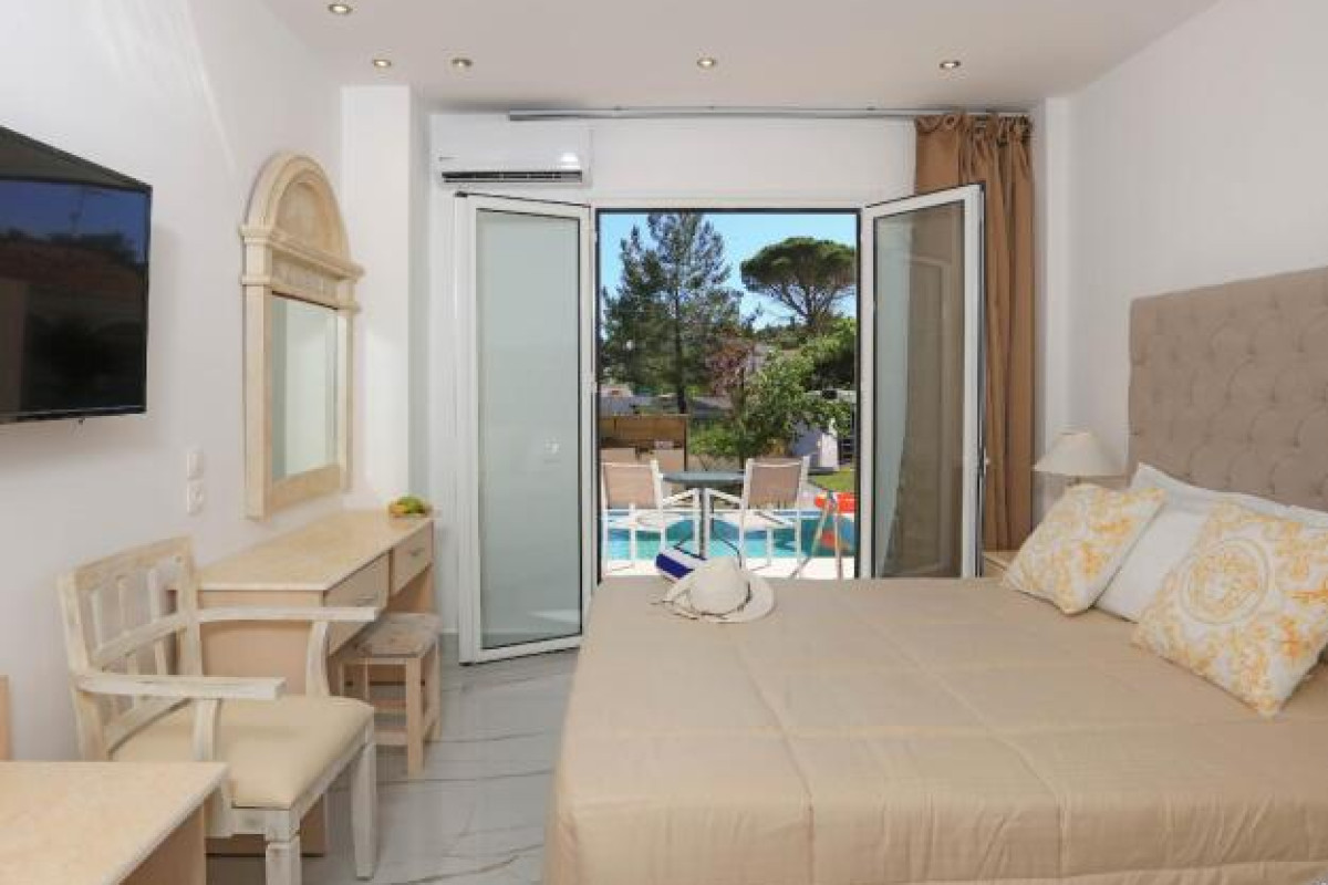Cavomarina Beach Hotel